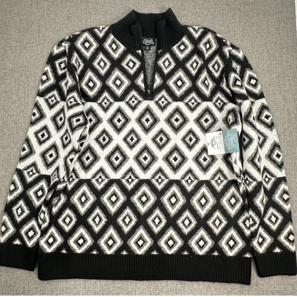 Stylish Black and White Zip-Up Sweater for Men - Picture 3 of 6